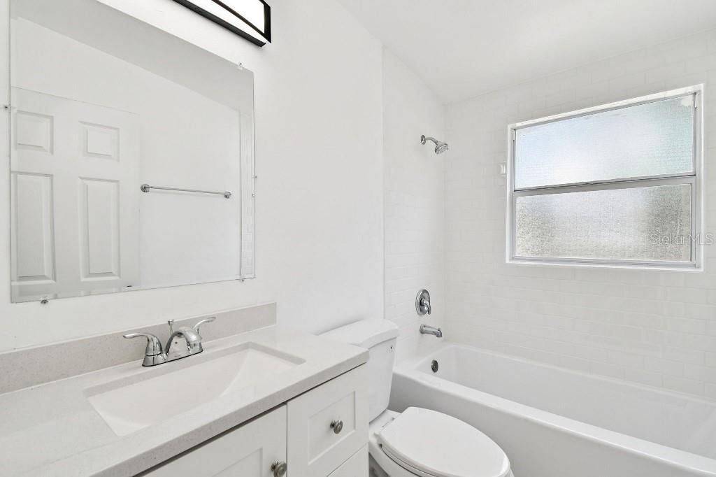 For Sale: $309,900 (3 beds, 2 baths, 938 Square Feet)