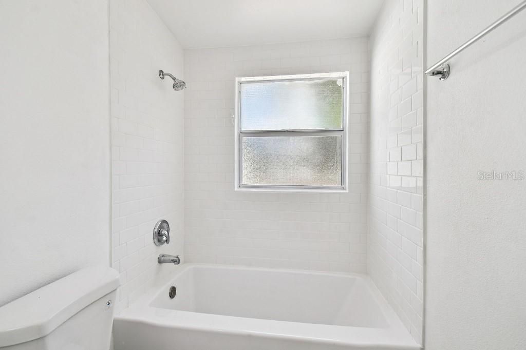 For Sale: $309,900 (3 beds, 2 baths, 938 Square Feet)