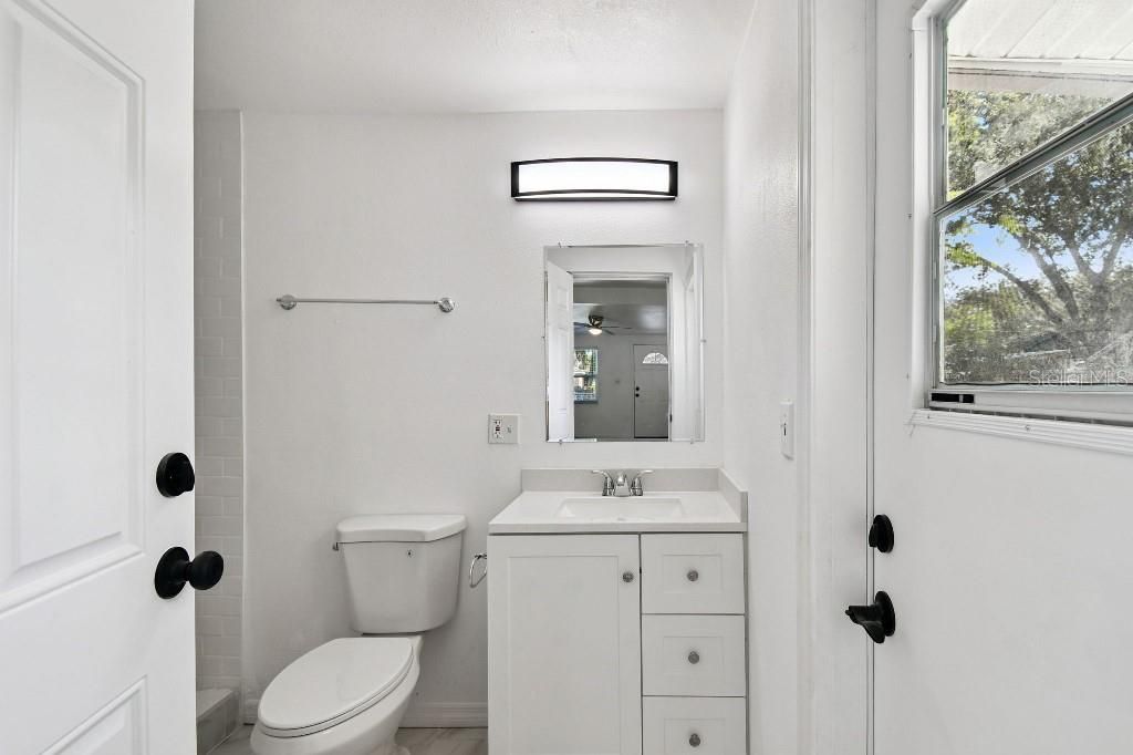 For Sale: $309,900 (3 beds, 2 baths, 938 Square Feet)