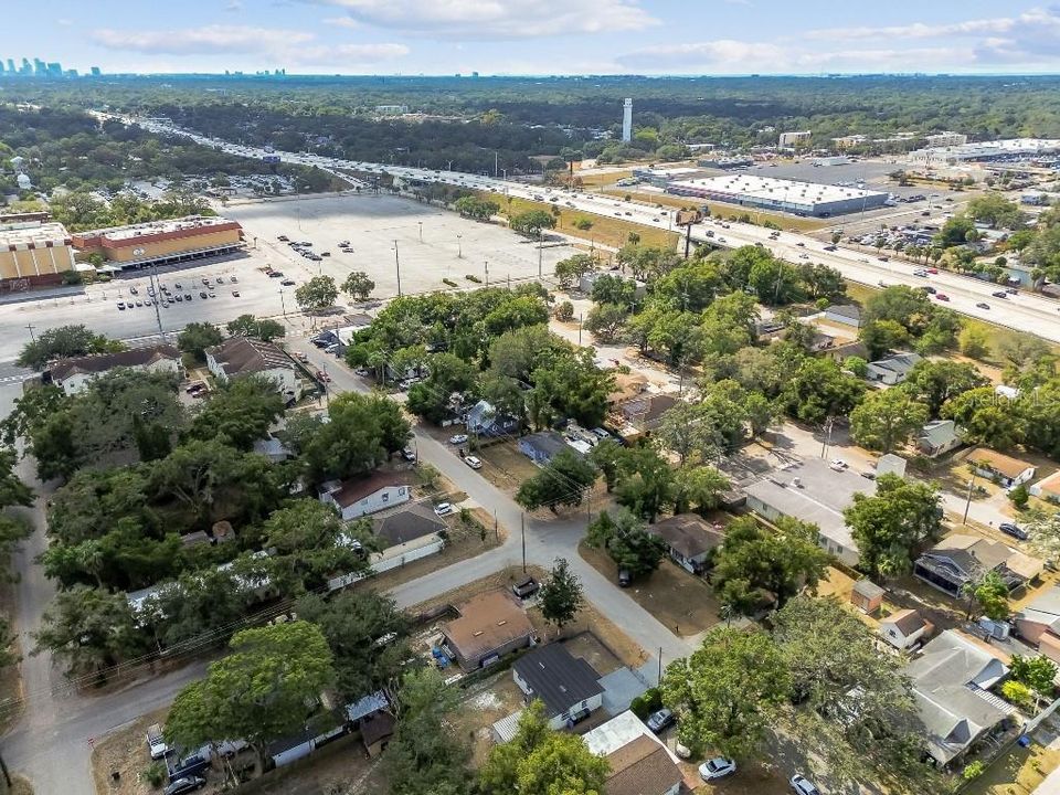 For Sale: $309,900 (3 beds, 2 baths, 938 Square Feet)