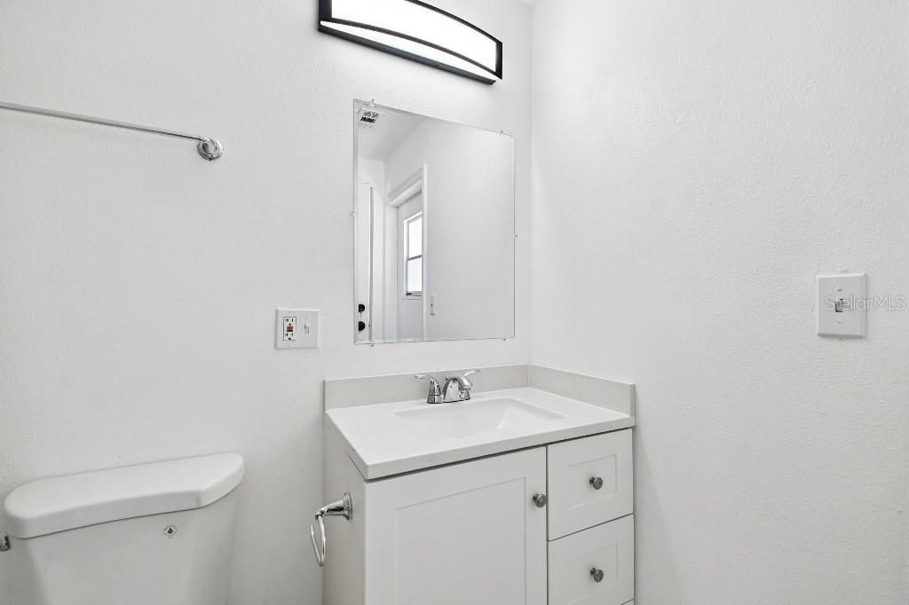 For Sale: $309,900 (3 beds, 2 baths, 938 Square Feet)