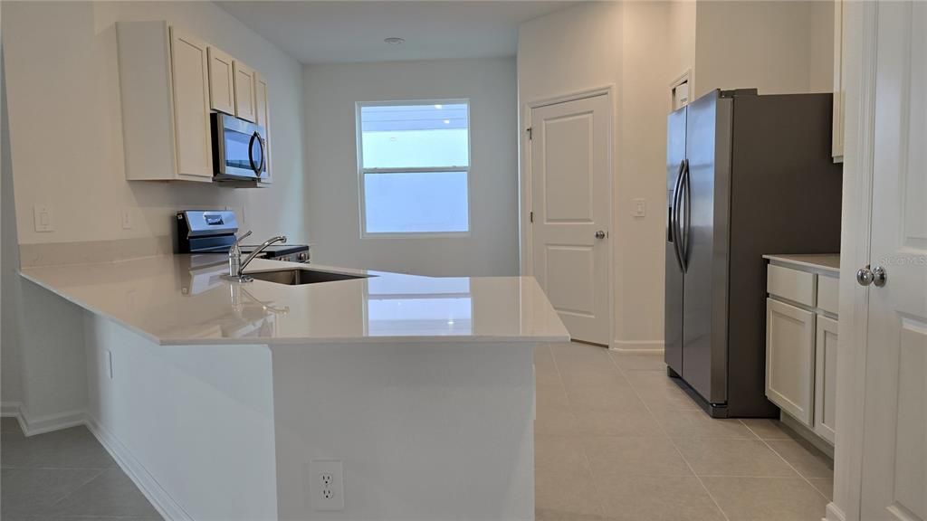 For Rent: $2,100 (4 beds, 2 baths, 2109 Square Feet)