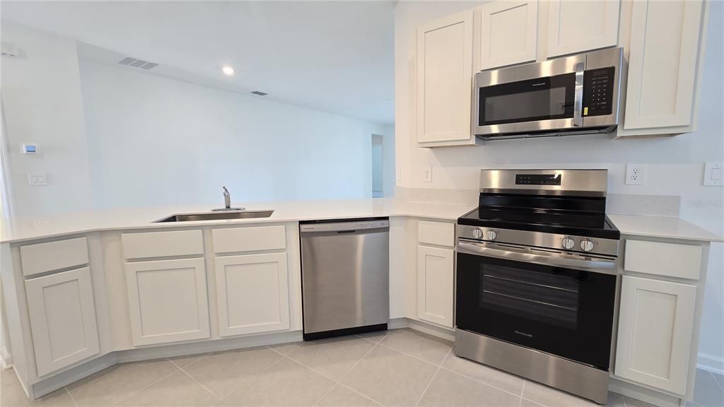 For Rent: $2,100 (4 beds, 2 baths, 2109 Square Feet)