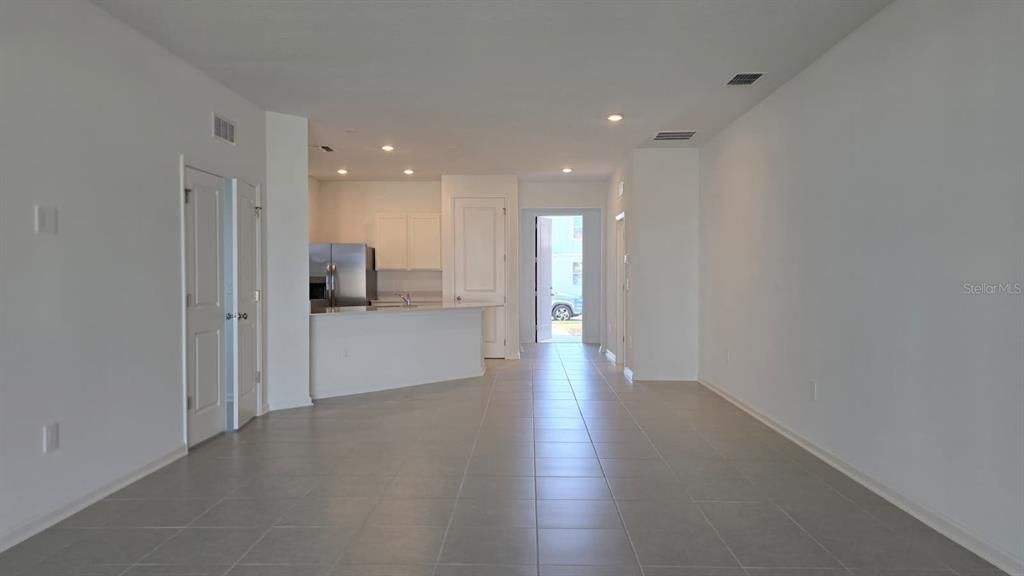 For Rent: $2,100 (4 beds, 2 baths, 2109 Square Feet)