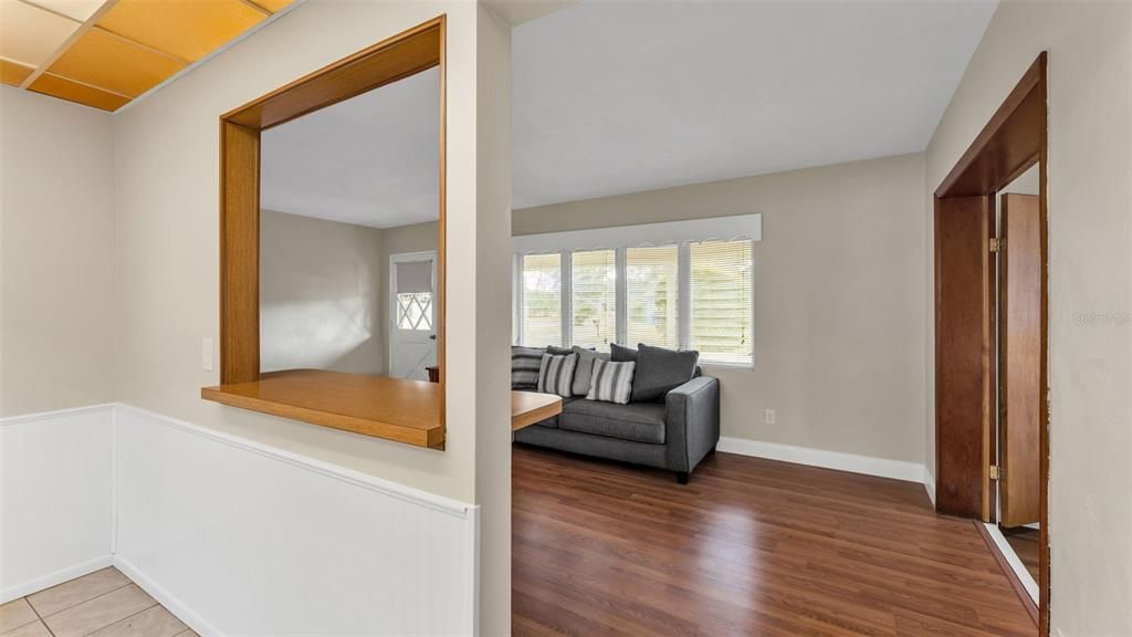 Под контрактом: $270,000 (3 спален, 2 ванн, 1220 Квадратных фут)