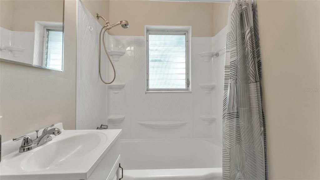 Под контрактом: $270,000 (3 спален, 2 ванн, 1220 Квадратных фут)