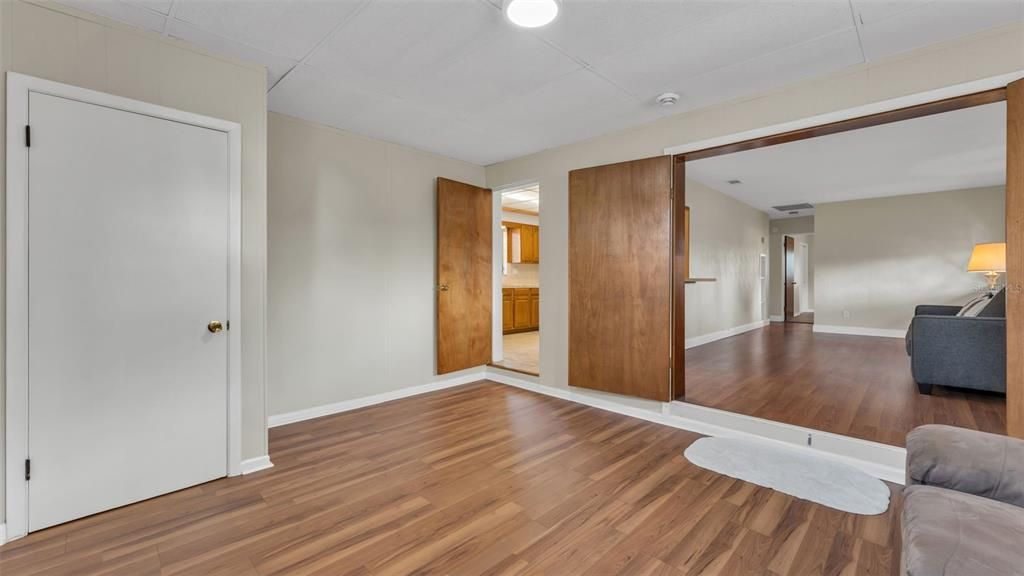 Под контрактом: $270,000 (3 спален, 2 ванн, 1220 Квадратных фут)