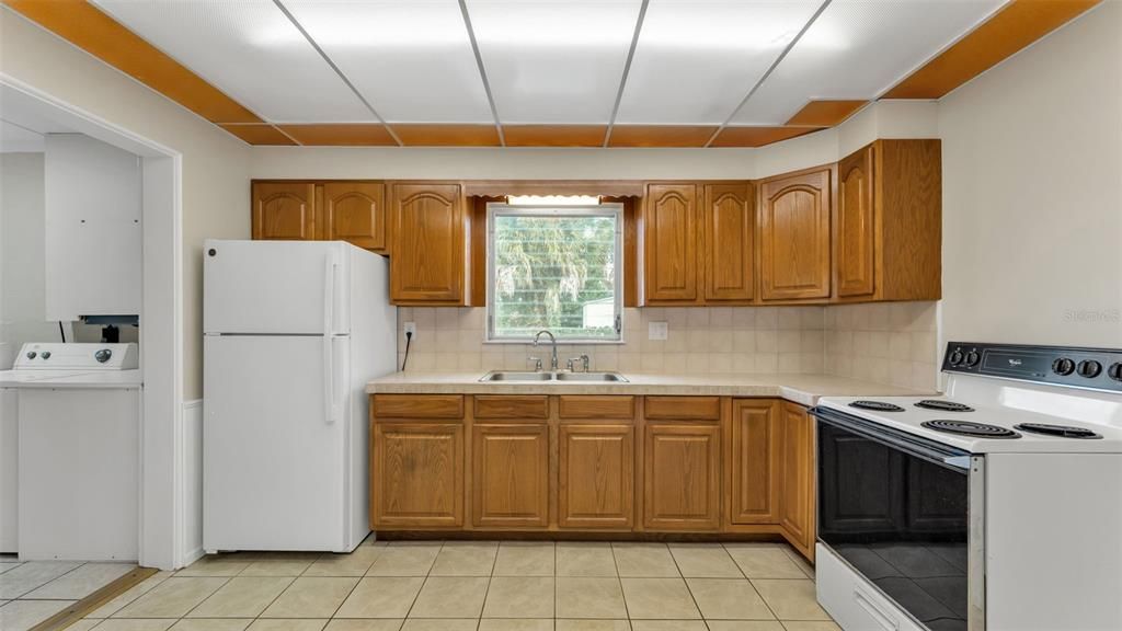 Под контрактом: $270,000 (3 спален, 2 ванн, 1220 Квадратных фут)