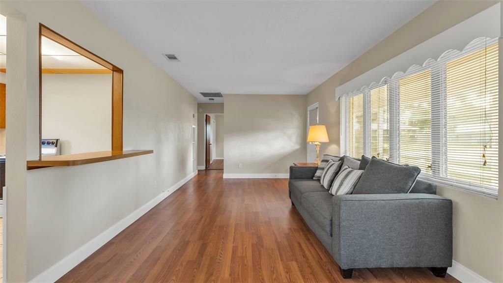 Под контрактом: $270,000 (3 спален, 2 ванн, 1220 Квадратных фут)