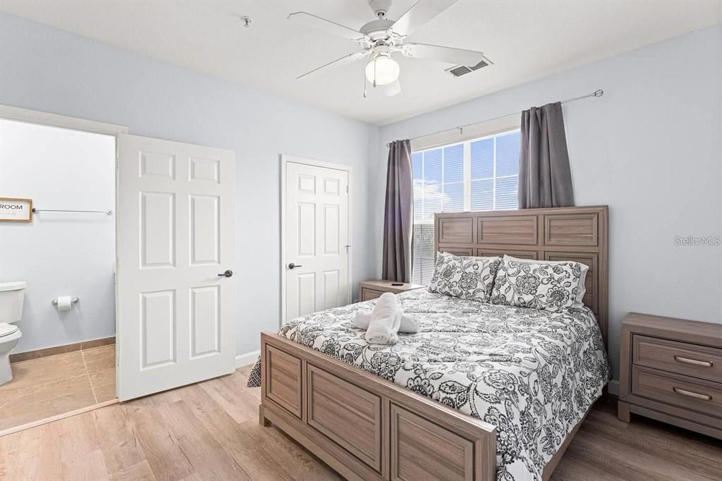 For Sale: $299,999 (3 beds, 2 baths, 1269 Square Feet)