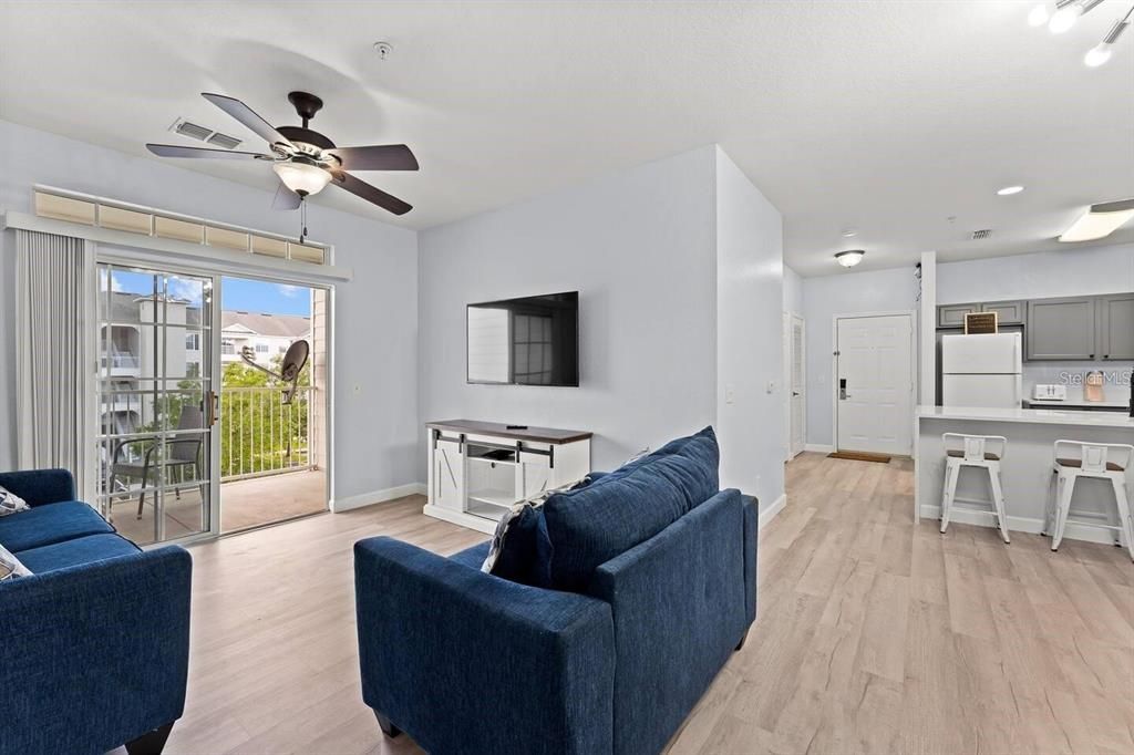 For Sale: $299,999 (3 beds, 2 baths, 1269 Square Feet)