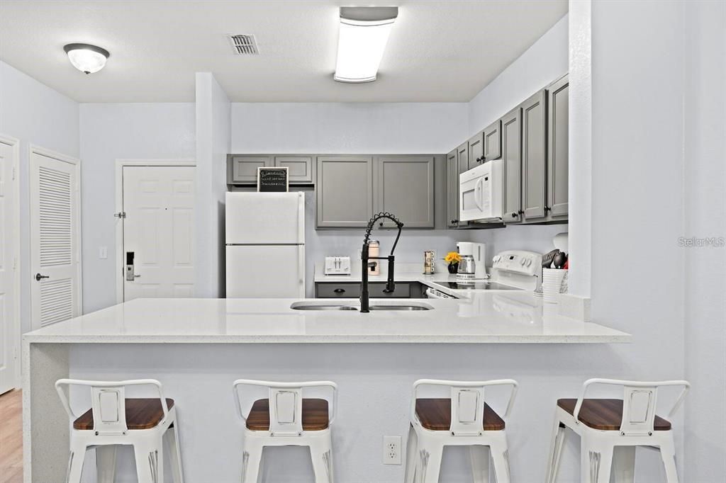 For Sale: $299,999 (3 beds, 2 baths, 1269 Square Feet)