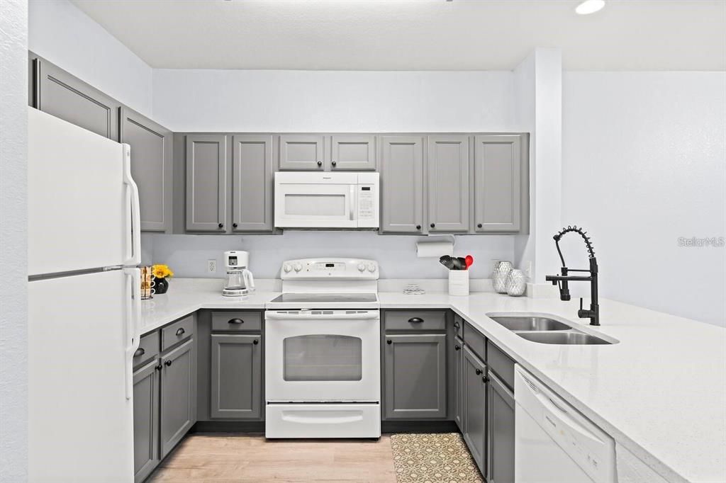 For Sale: $299,999 (3 beds, 2 baths, 1269 Square Feet)