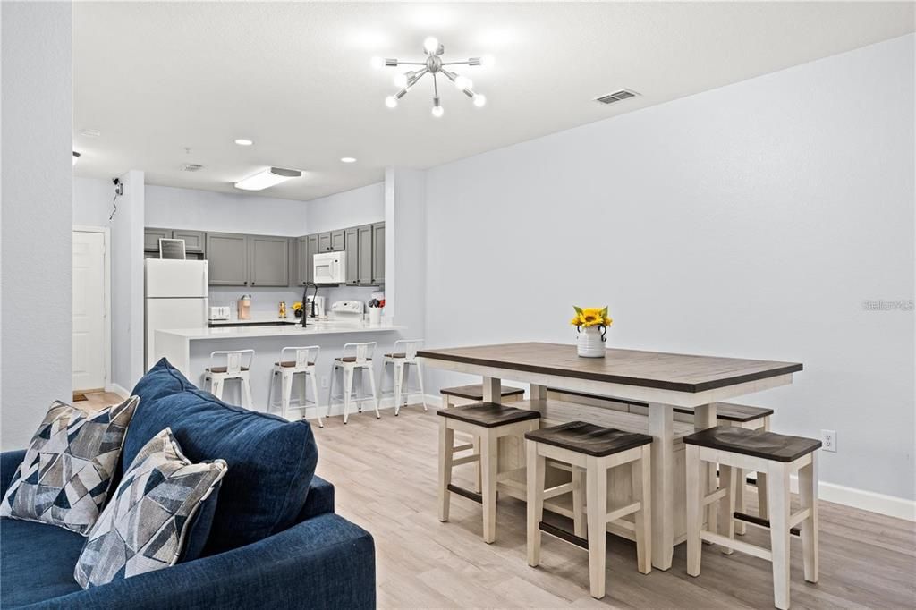 For Sale: $299,999 (3 beds, 2 baths, 1269 Square Feet)