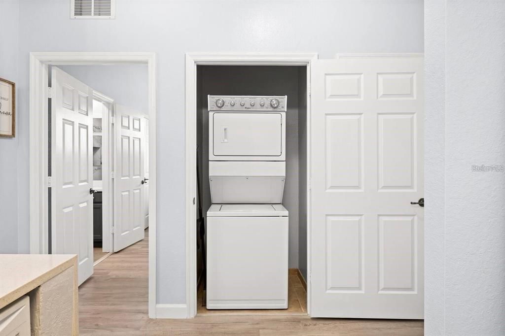 For Sale: $299,999 (3 beds, 2 baths, 1269 Square Feet)