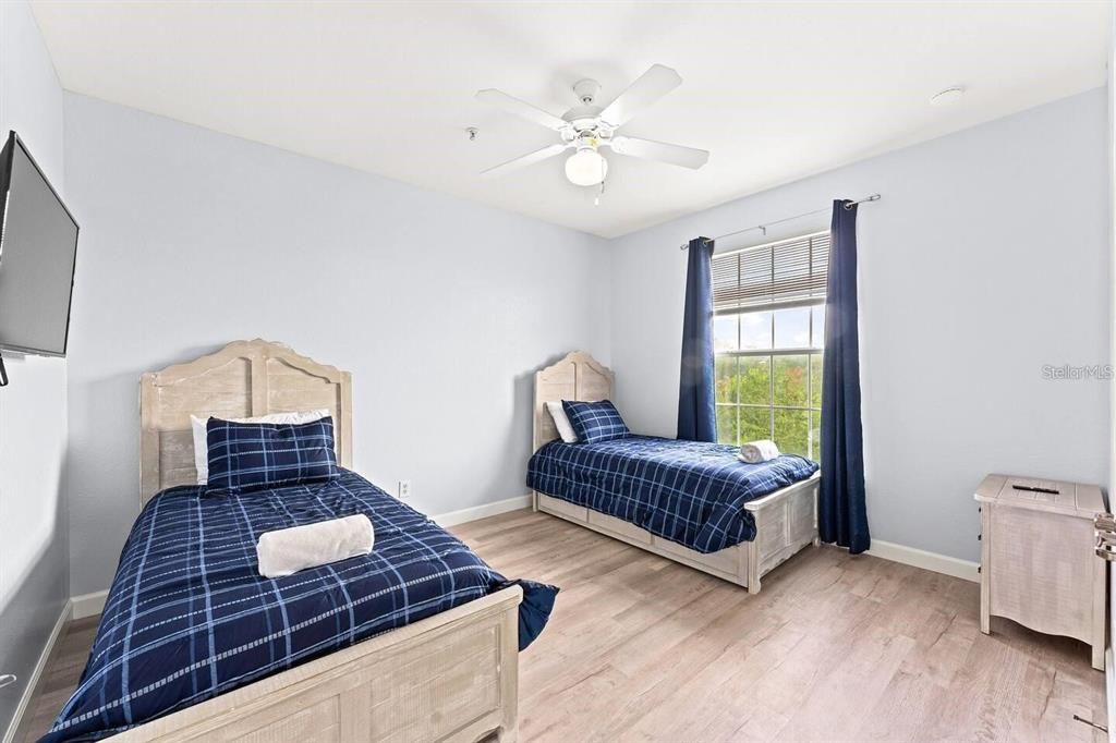 For Sale: $299,999 (3 beds, 2 baths, 1269 Square Feet)