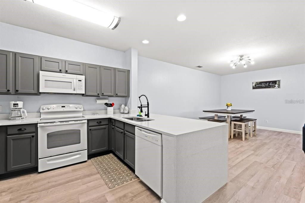 For Sale: $299,999 (3 beds, 2 baths, 1269 Square Feet)