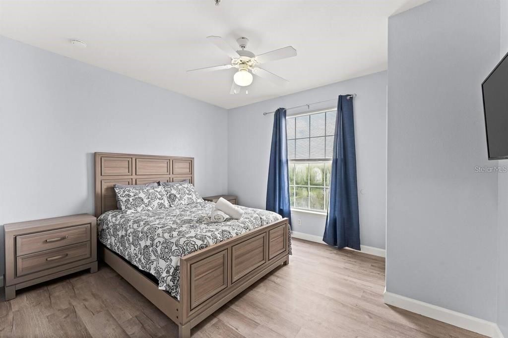 For Sale: $299,999 (3 beds, 2 baths, 1269 Square Feet)