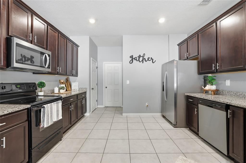 For Sale: $430,000 (4 beds, 2 baths, 2589 Square Feet)