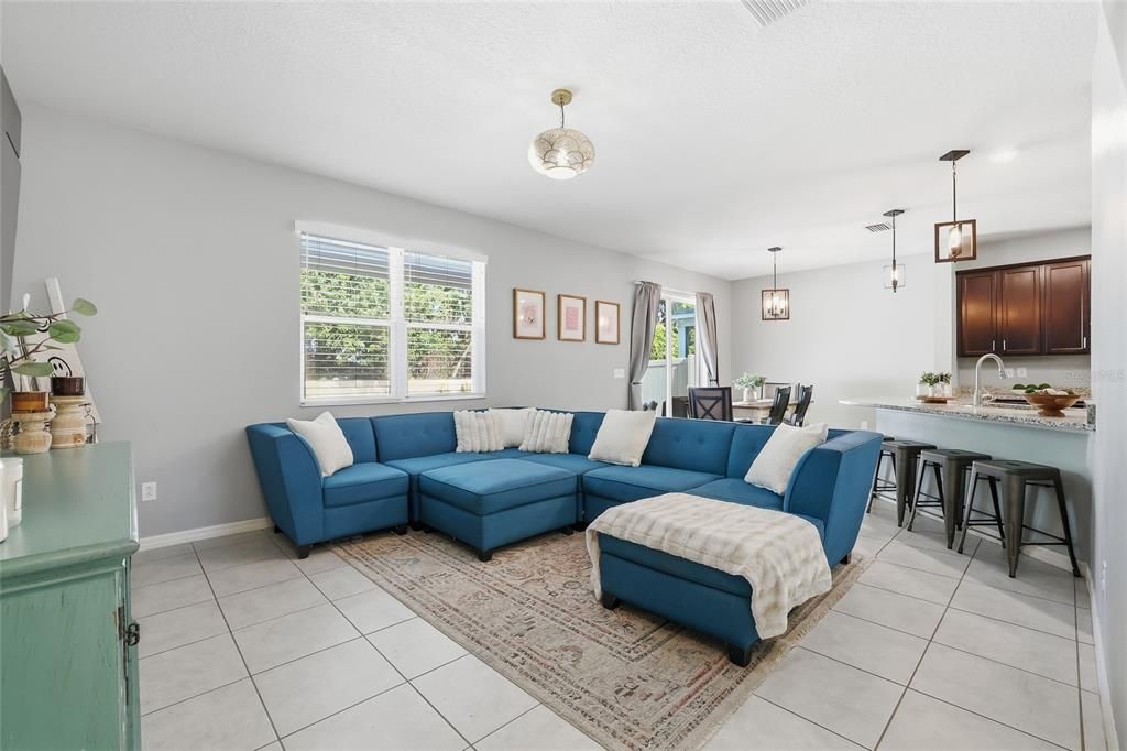 For Sale: $430,000 (4 beds, 2 baths, 2589 Square Feet)