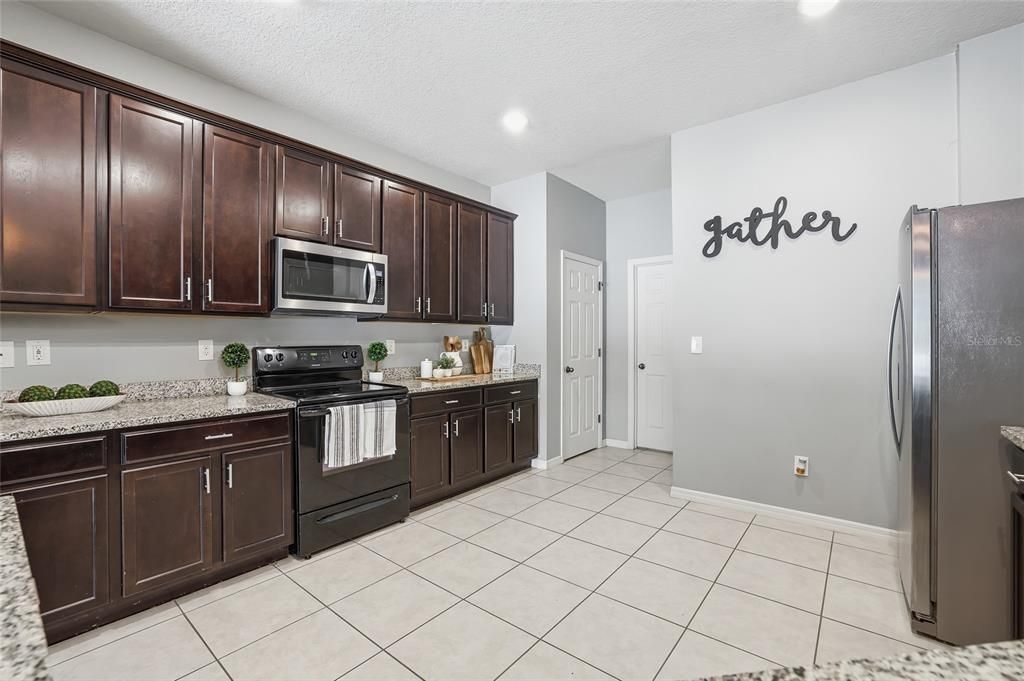 For Sale: $430,000 (4 beds, 2 baths, 2589 Square Feet)