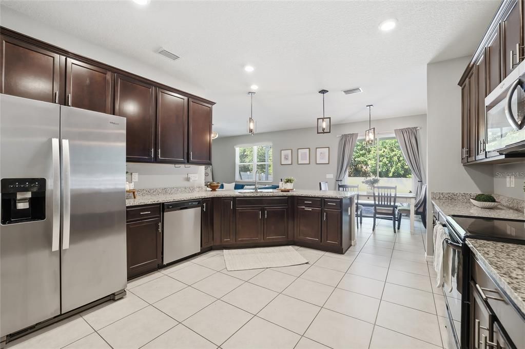 For Sale: $430,000 (4 beds, 2 baths, 2589 Square Feet)