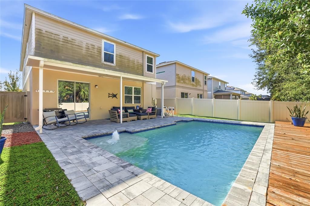 For Sale: $430,000 (4 beds, 2 baths, 2589 Square Feet)