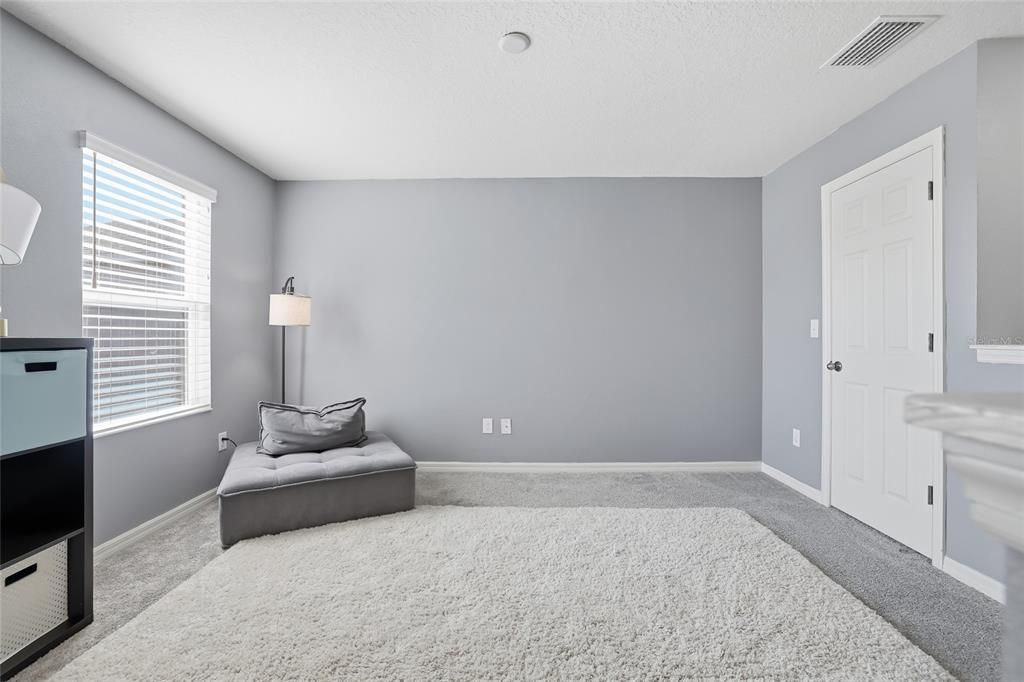 For Sale: $430,000 (4 beds, 2 baths, 2589 Square Feet)