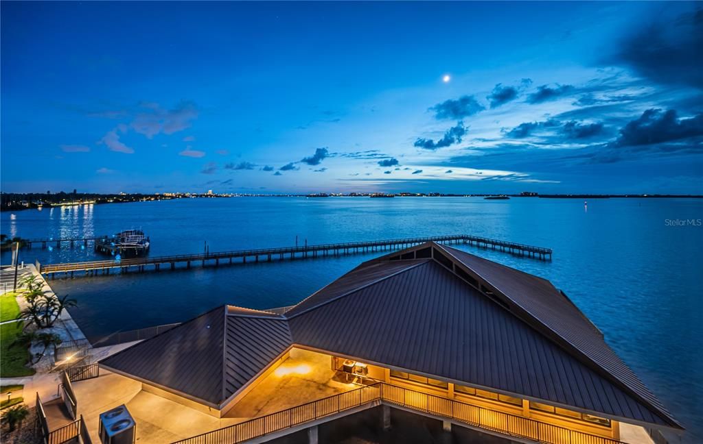 На продажу: $825,000 (2 спален, 2 ванн, 2330 Квадратных фут)