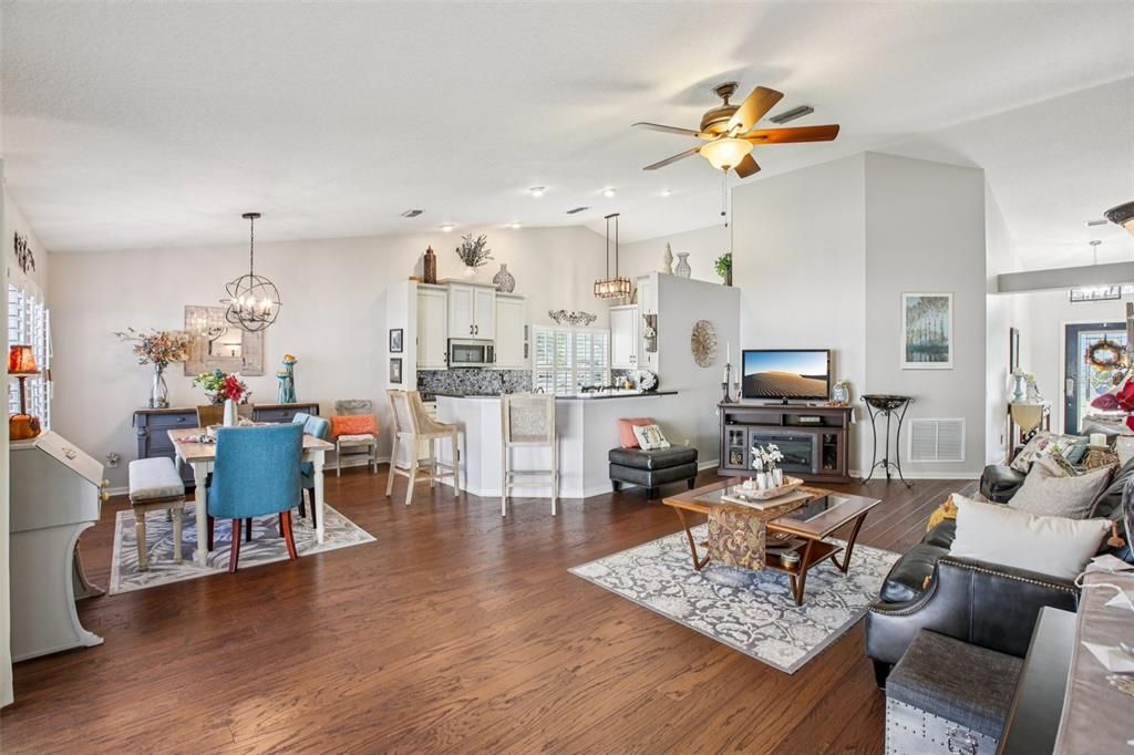 En Venta: $499,900 (3 camas, 2 baños, 1525 Pies cuadrados)