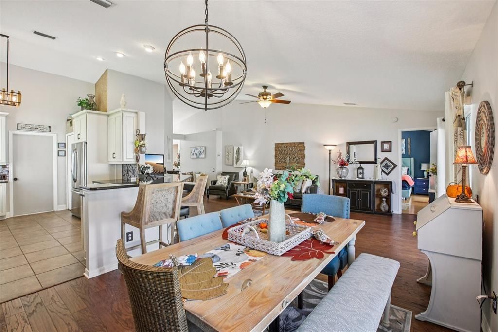 En Venta: $499,900 (3 camas, 2 baños, 1525 Pies cuadrados)