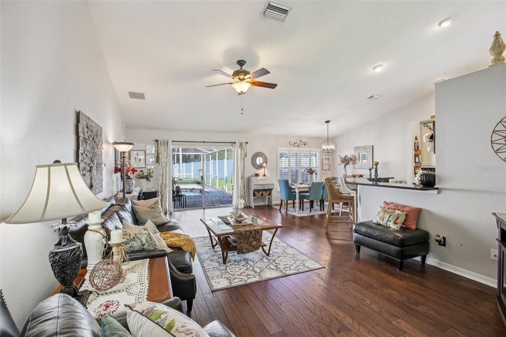 En Venta: $499,900 (3 camas, 2 baños, 1525 Pies cuadrados)