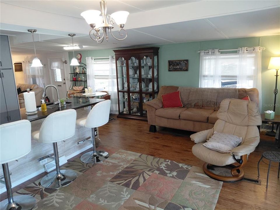 待售: $134,900 (2 贝兹, 1 浴室, 1161 平方英尺)