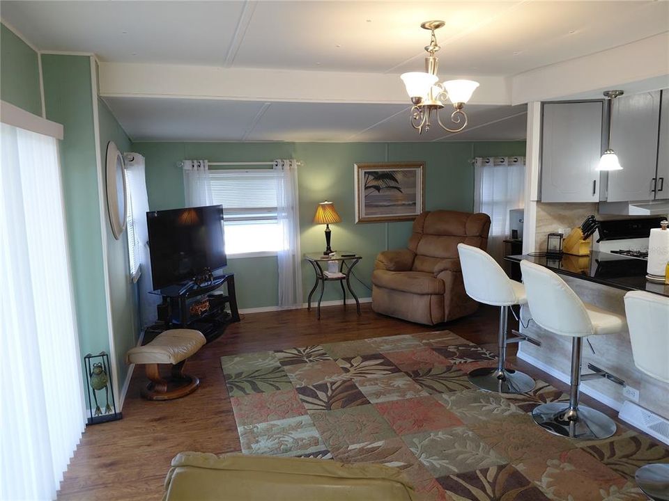 待售: $134,900 (2 贝兹, 1 浴室, 1161 平方英尺)