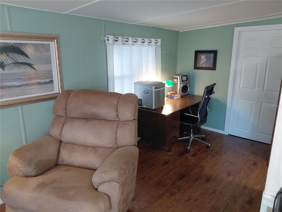 待售: $134,900 (2 贝兹, 1 浴室, 1161 平方英尺)