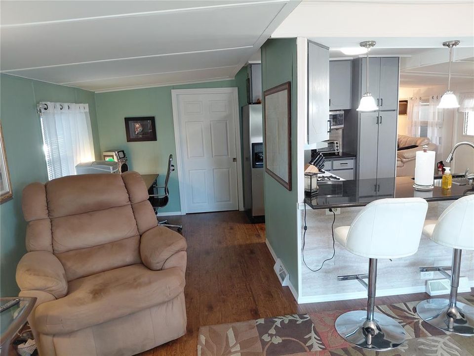 待售: $134,900 (2 贝兹, 1 浴室, 1161 平方英尺)