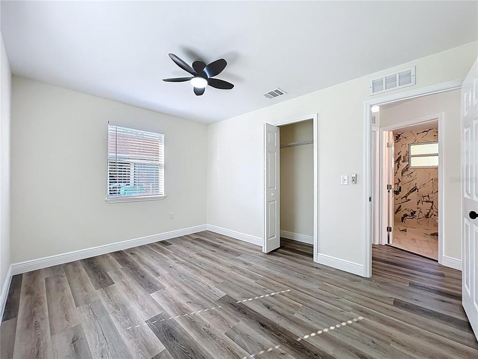 待售: $297,000 (2 贝兹, 1 浴室, 720 平方英尺)