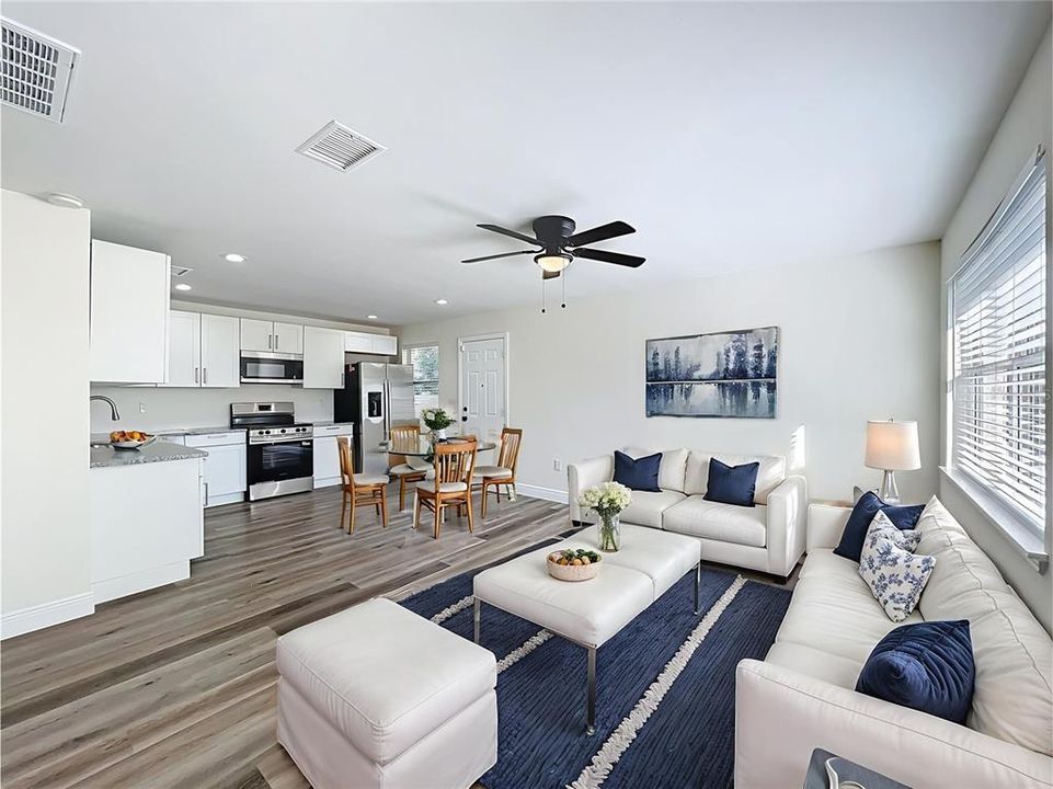 待售: $297,000 (2 贝兹, 1 浴室, 720 平方英尺)