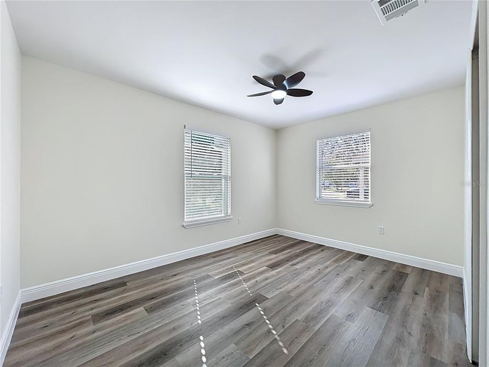 待售: $297,000 (2 贝兹, 1 浴室, 720 平方英尺)