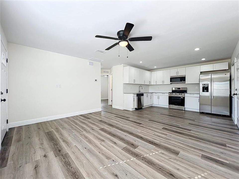 待售: $297,000 (2 贝兹, 1 浴室, 720 平方英尺)