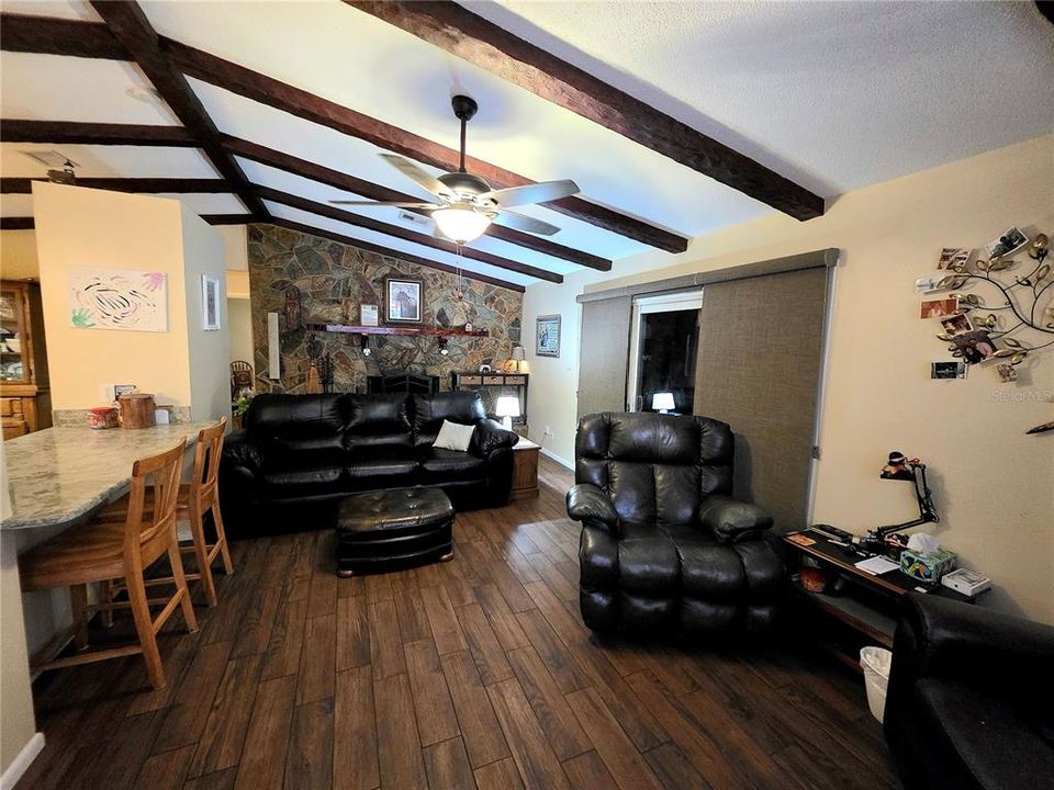 待售: $345,000 (3 贝兹, 2 浴室, 1704 平方英尺)