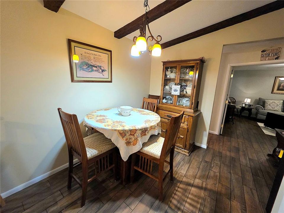 待售: $345,000 (3 贝兹, 2 浴室, 1704 平方英尺)