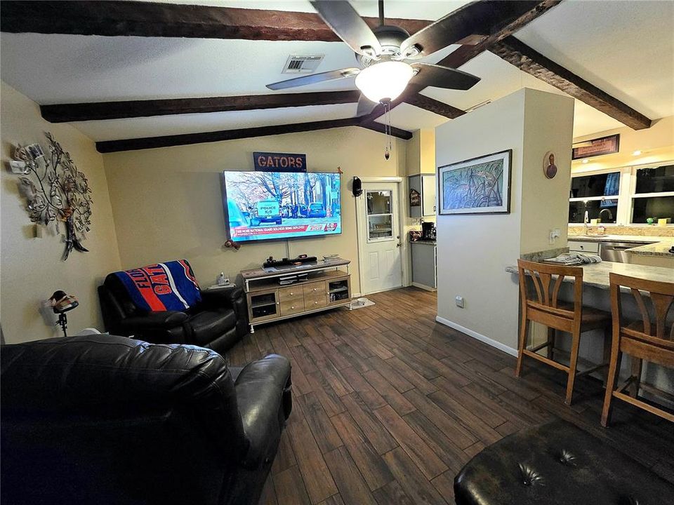 待售: $345,000 (3 贝兹, 2 浴室, 1704 平方英尺)