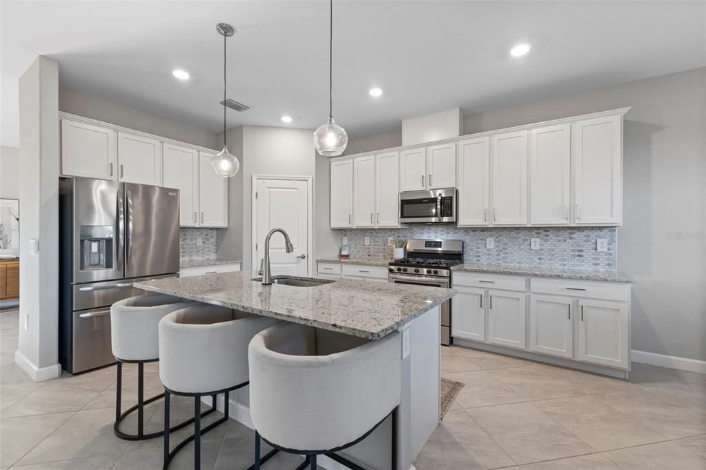 For Sale: $899,000 (6 beds, 4 baths, 3908 Square Feet)