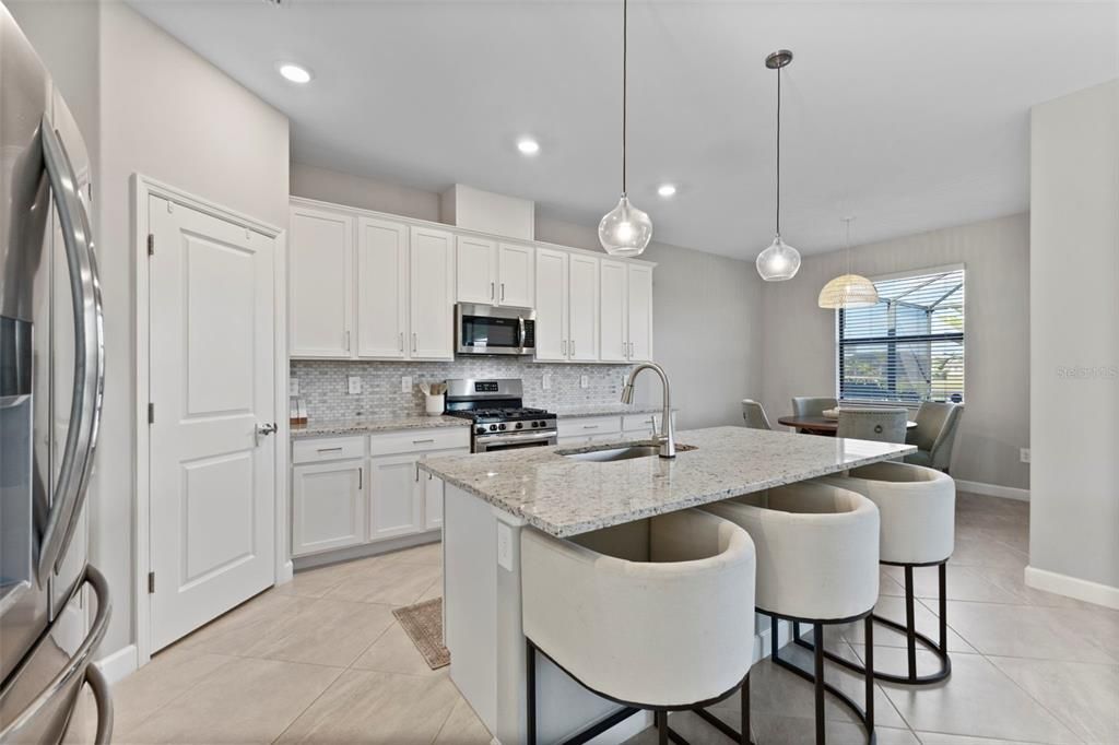 For Sale: $899,000 (6 beds, 4 baths, 3908 Square Feet)