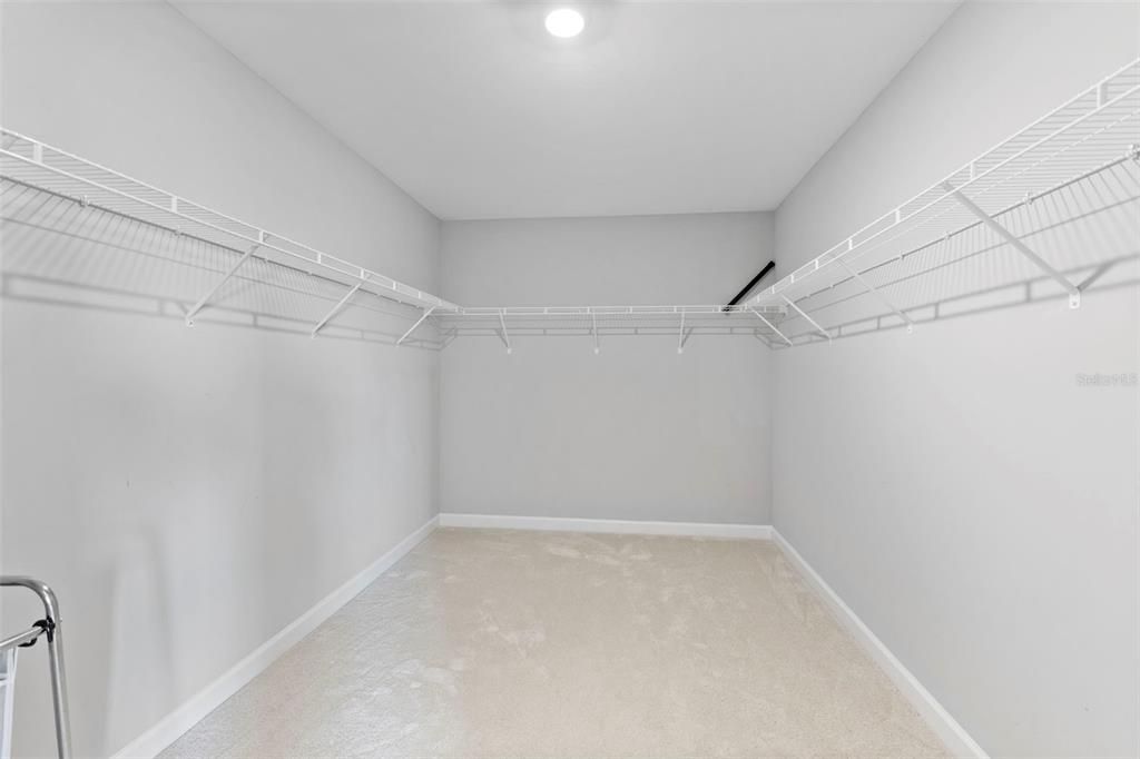 For Sale: $899,000 (6 beds, 4 baths, 3908 Square Feet)