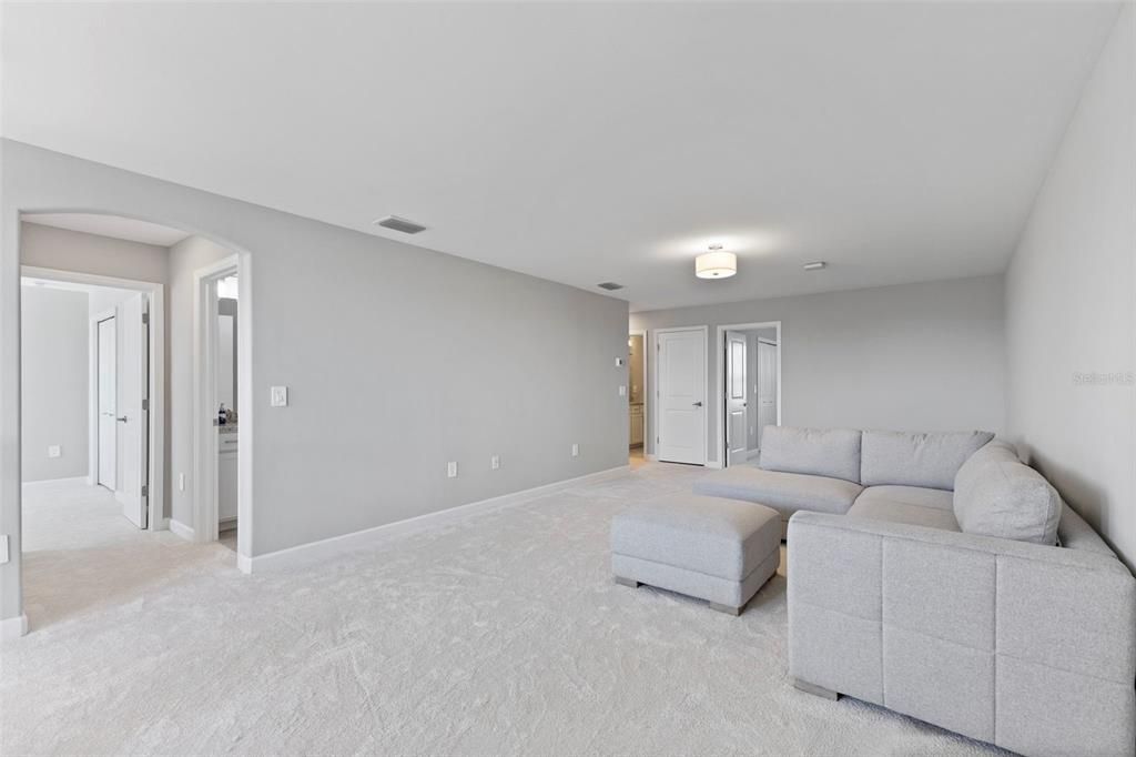 For Sale: $899,000 (6 beds, 4 baths, 3908 Square Feet)