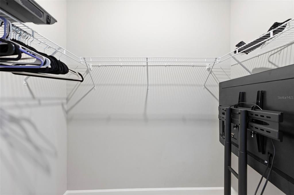 For Sale: $899,000 (6 beds, 4 baths, 3908 Square Feet)