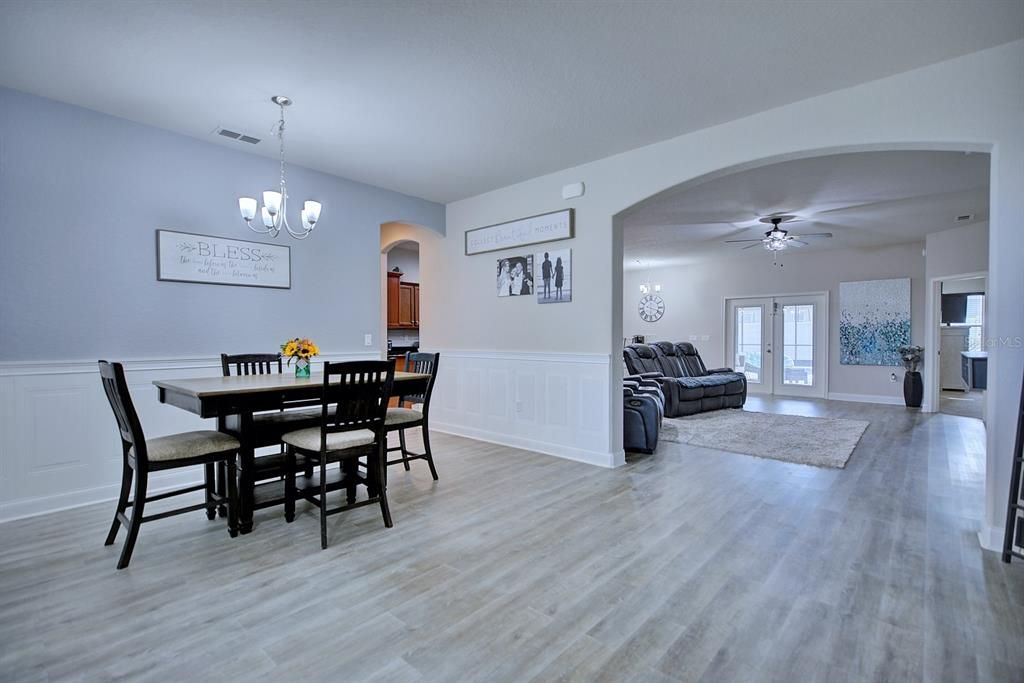 En Renta: $3,200 (4 camas, 3 baños, 2345 Pies cuadrados)