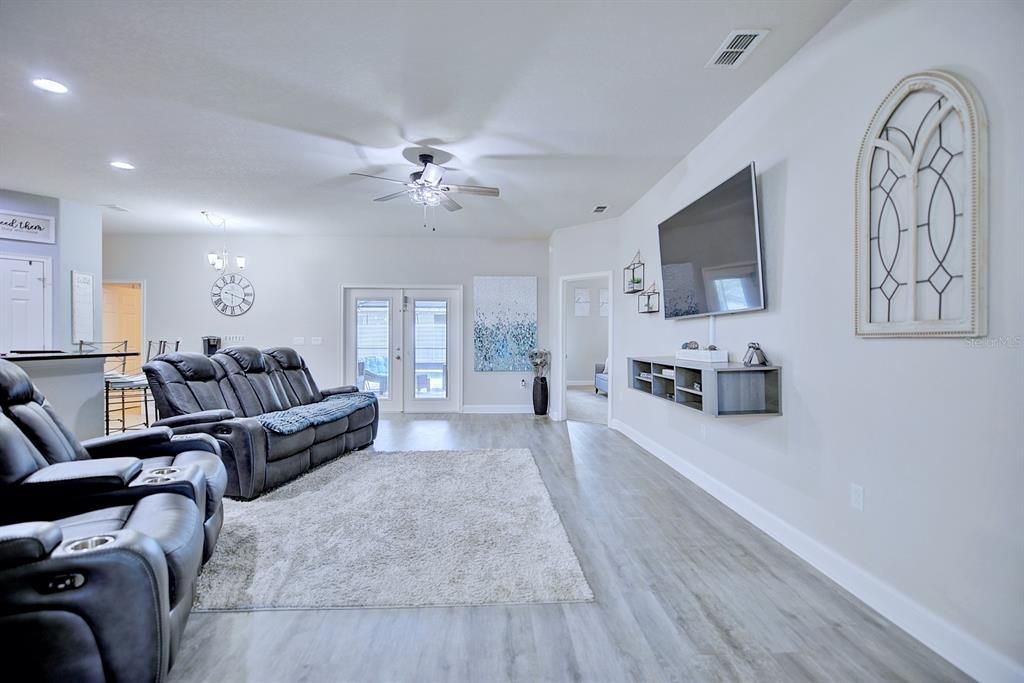 En Renta: $3,200 (4 camas, 3 baños, 2345 Pies cuadrados)